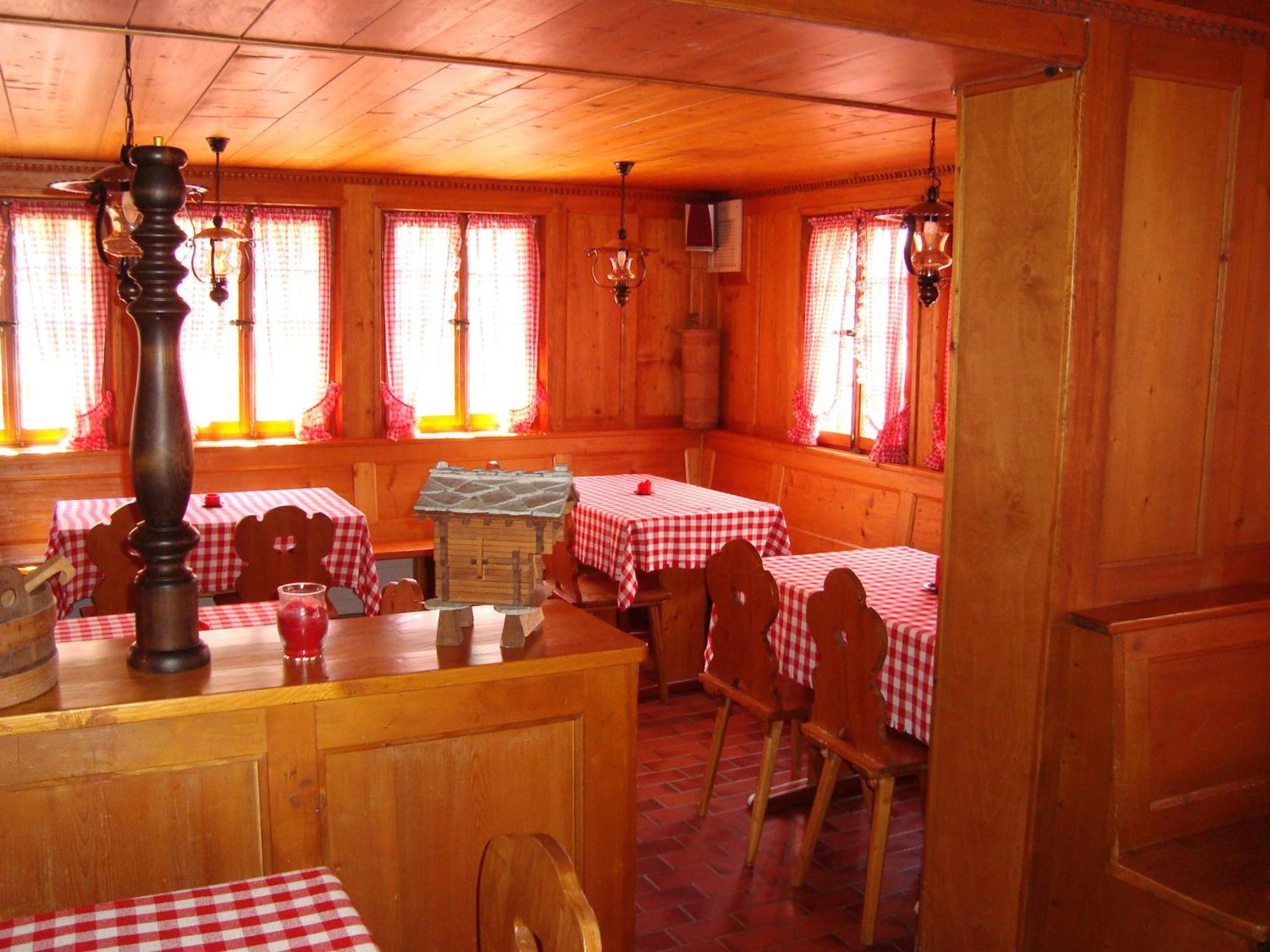 Hotel Restaurant Alpenblick Ernen Exterior photo
