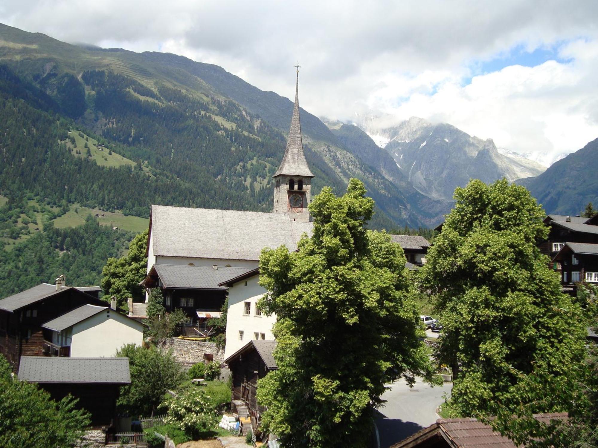 Hotel Restaurant Alpenblick Ernen Exterior photo